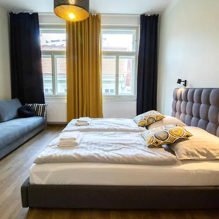 Elegantna Prostorna Stanovanja V Centru Ljubljane Ljubljana