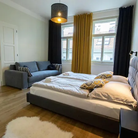 Апартаменты Elegantna Prostorna Stanovanja V Centru Ljubljane Любляна