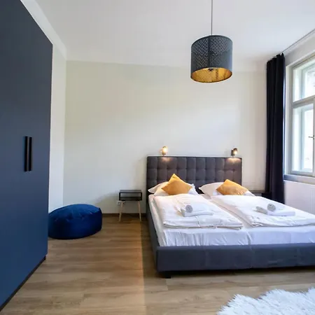 Elegantna Prostorna Stanovanja V Centru Ljubljane דירה